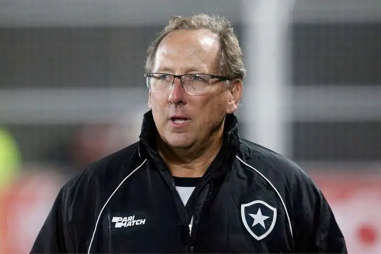 Palmeiras promete medidas legais contra John Textor, dono do Botafogo
