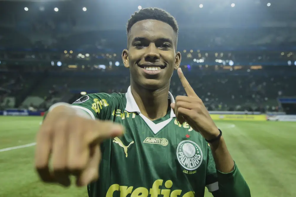 Estêvão: Chelsea cede e desembolsa milhões pelo jovem craque do Palmeiras
